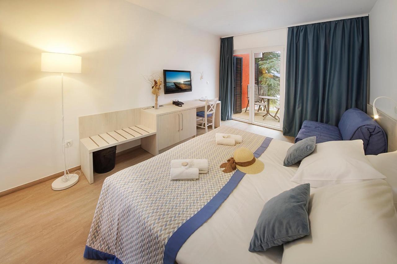 Villa Adriatic - Hotel & Resort Adria Анкаран Екстериор снимка